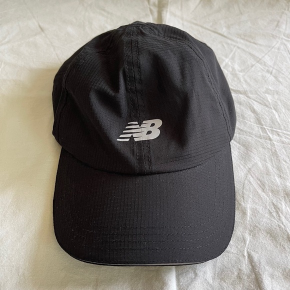 BLACK NEW BALANCE PERFORMANCE RUN HAT - Picture 1 of 6
